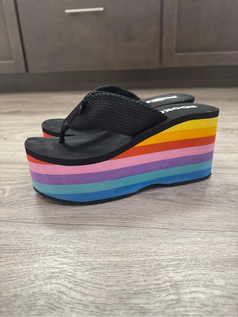 Rocket Dog Platform Flip-Flops with Rainbow Platform, Size 8